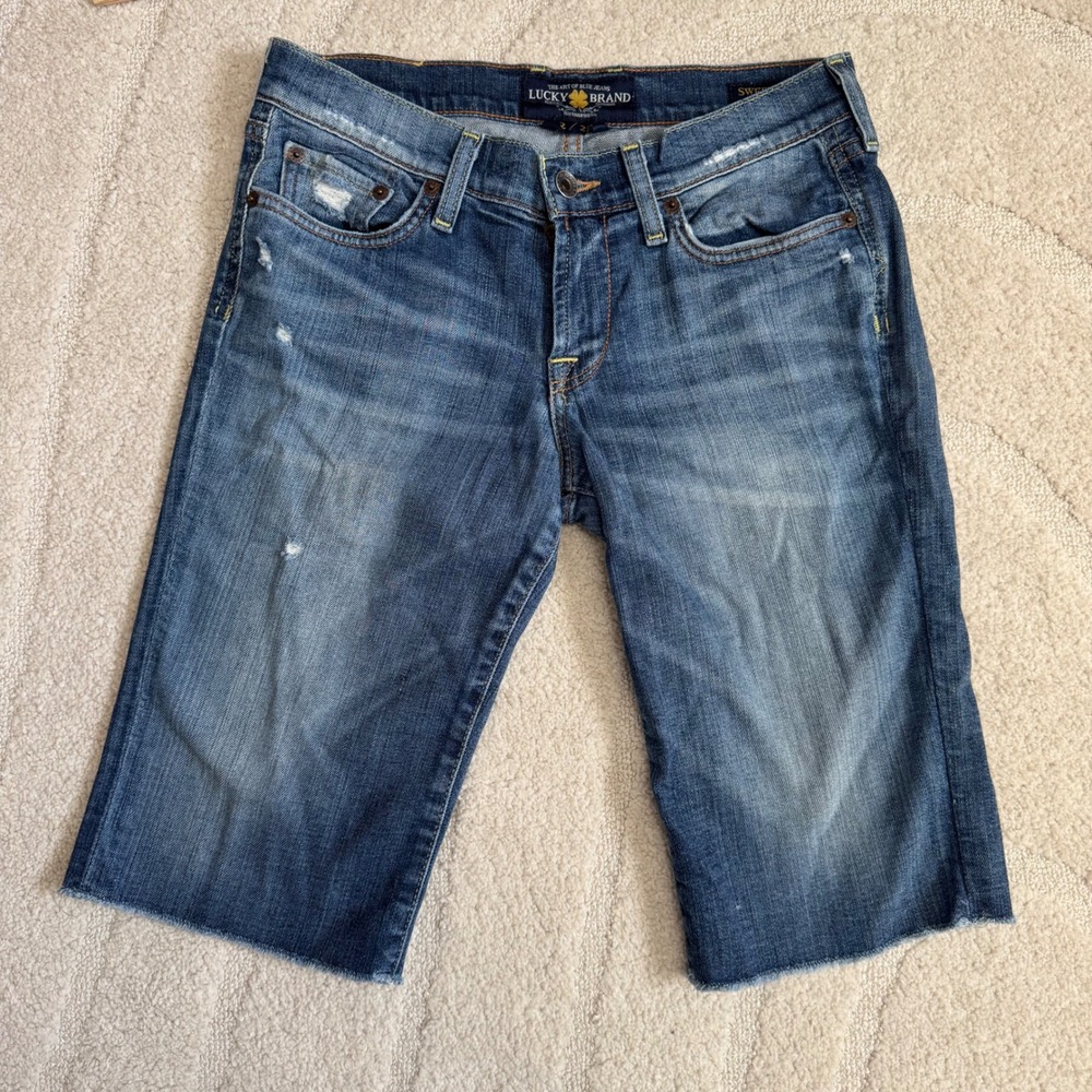 Lucky Brand Sweet N Low Bermuda Denim Shorts Medium Wash Distressed Size 2 26